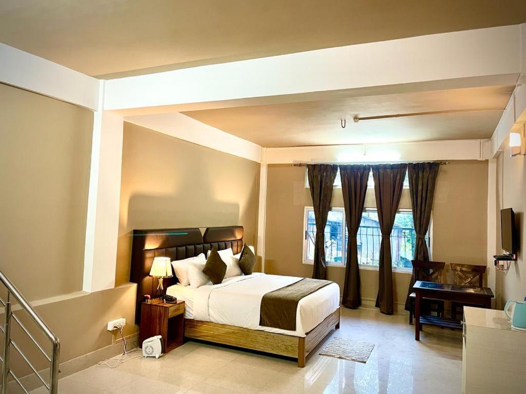 La Colline Resort Kohima Buitenkant foto