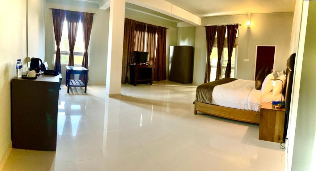 La Colline Resort Kohima Buitenkant foto