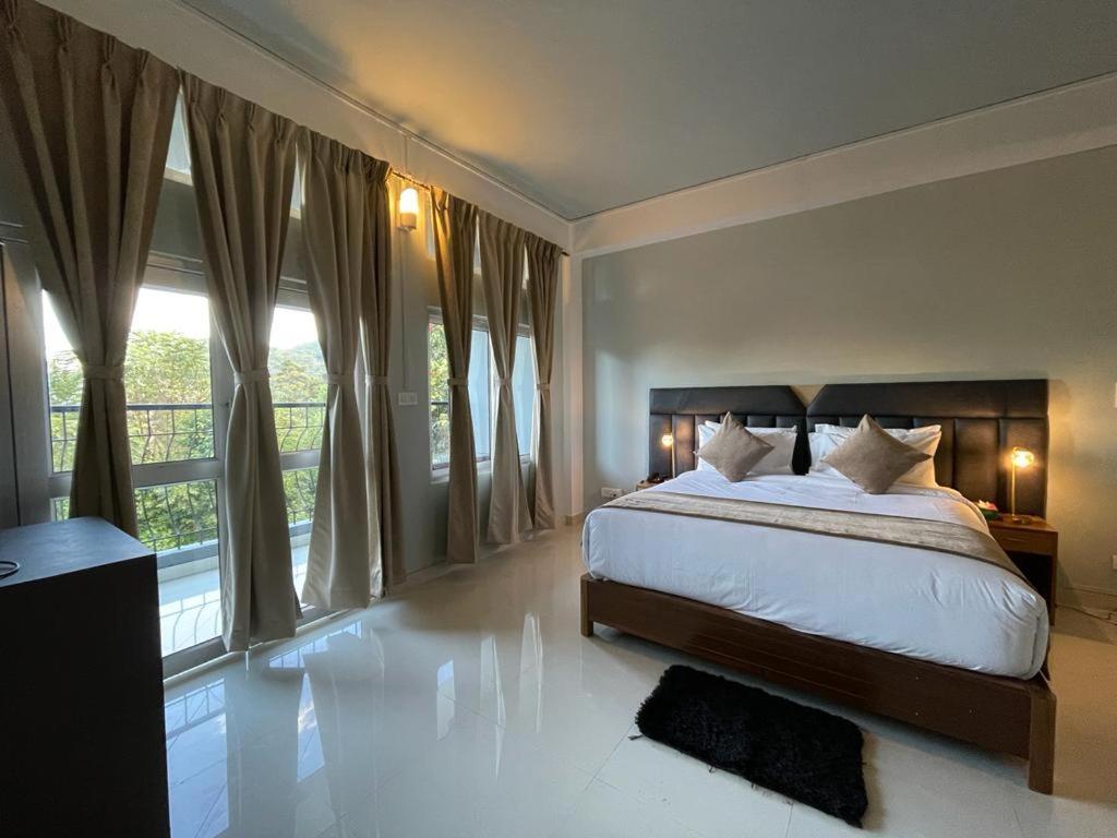 La Colline Resort Kohima Buitenkant foto