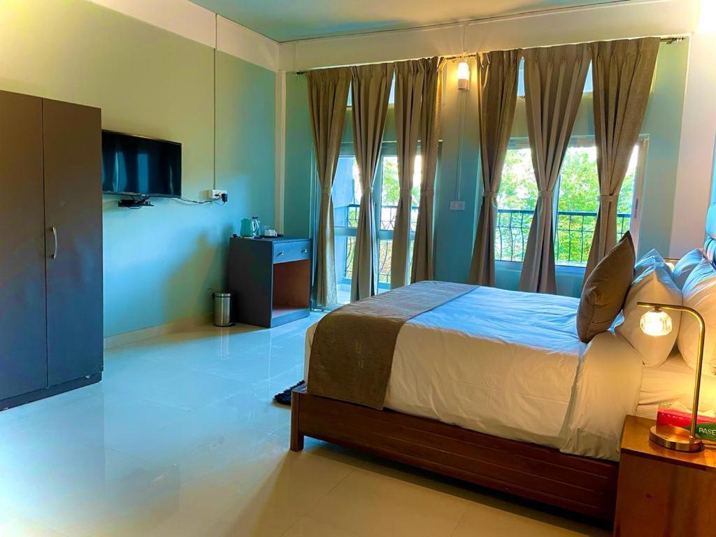 La Colline Resort Kohima Buitenkant foto
