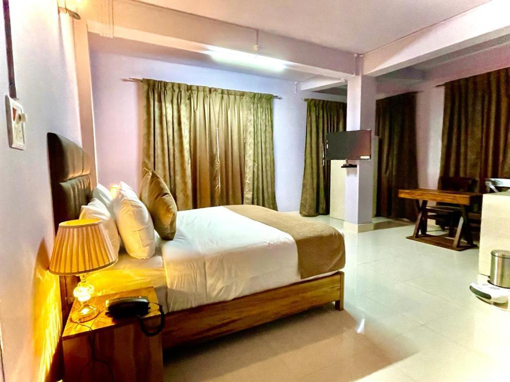 La Colline Resort Kohima Buitenkant foto