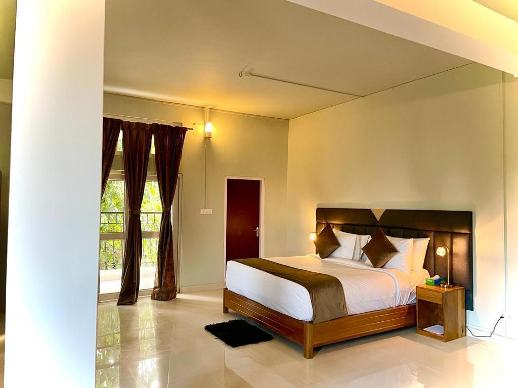 La Colline Resort Kohima Buitenkant foto