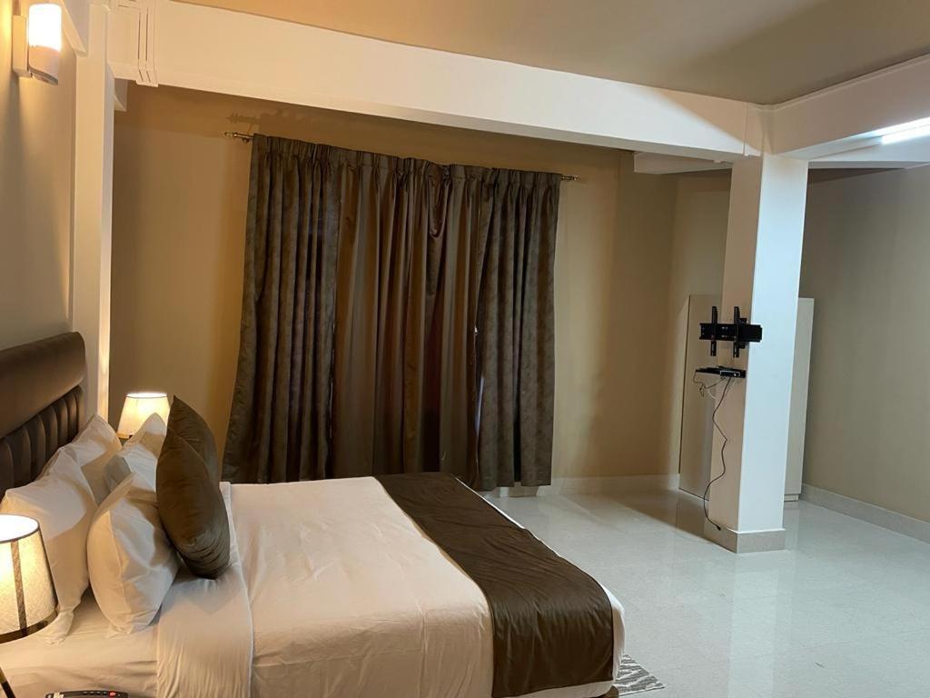La Colline Resort Kohima Buitenkant foto