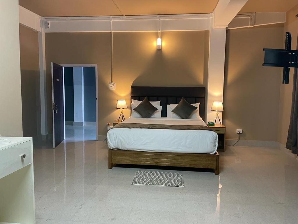 La Colline Resort Kohima Buitenkant foto