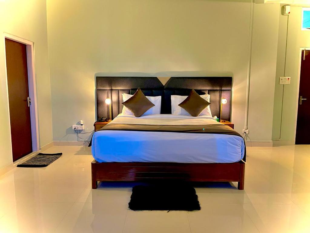 La Colline Resort Kohima Buitenkant foto